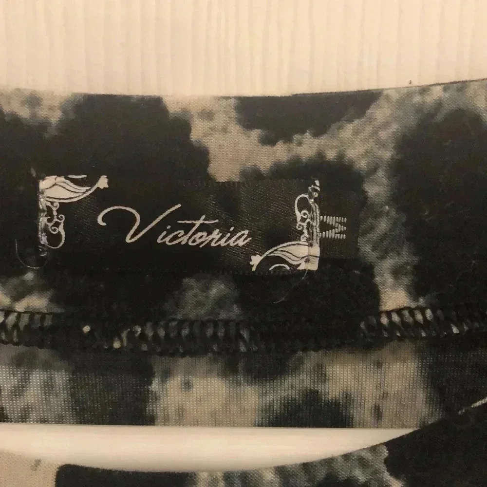Victoria Top - Picture 2 of 4